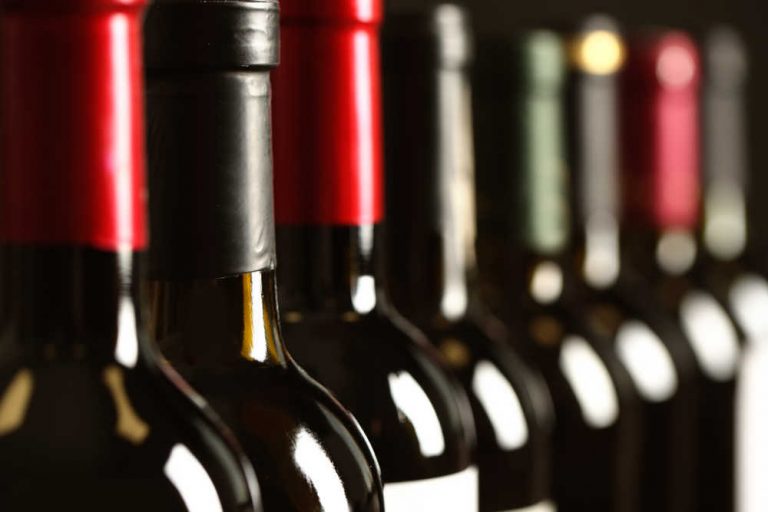 Cómo elegir la botella y la etiqueta perfecta para un vino